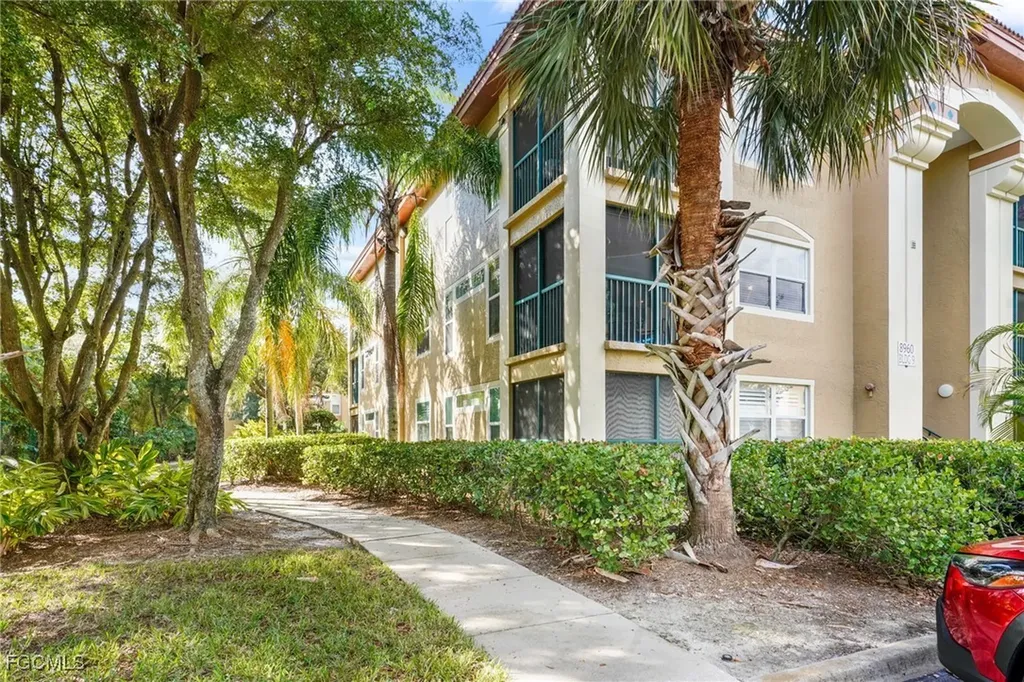 8960 Colonnades Court E Bonita Springs FL 34135