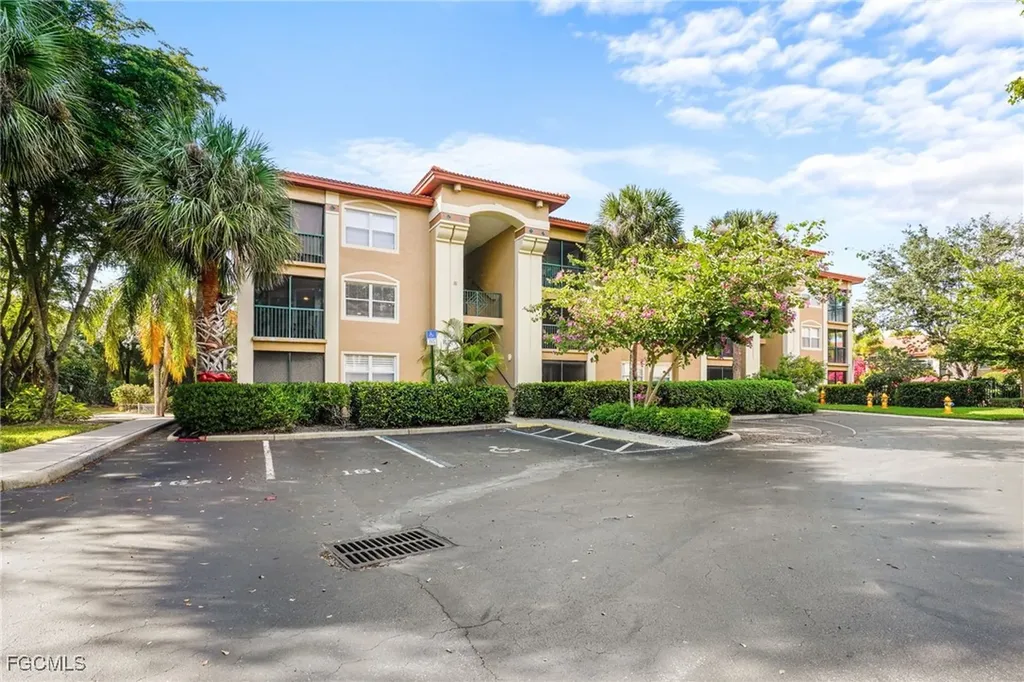8960 Colonnades Court E Bonita Springs FL 34135