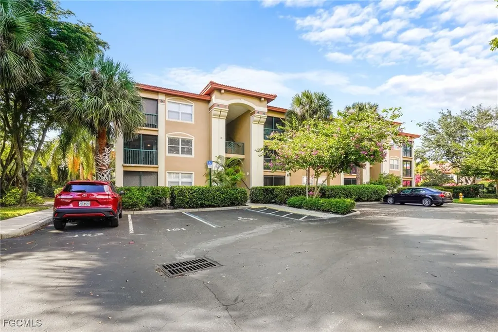 8960 Colonnades Court E Bonita Springs FL 34135