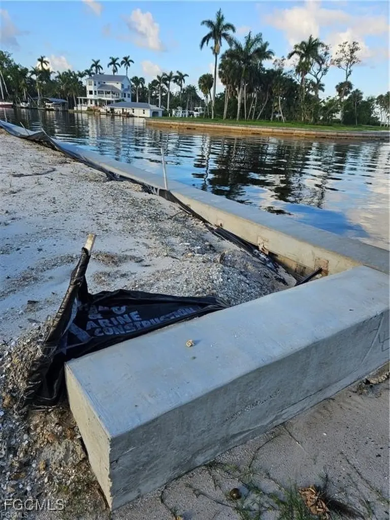 6928 Old Whiskey Creek Drive Fort Myers FL 33919