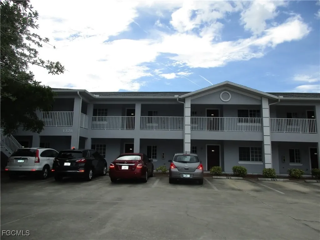 1328 SE 8th Avenue Cape Coral FL 33990