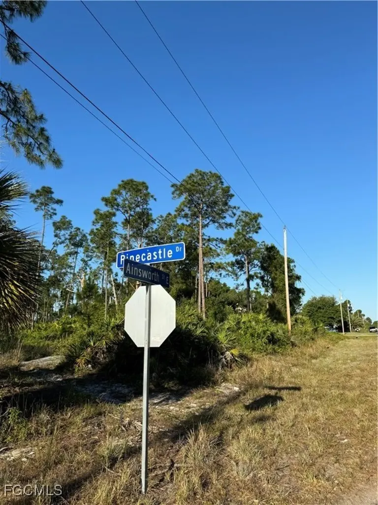 1088/1090 Ainsworth Street E Lehigh Acres FL 33974