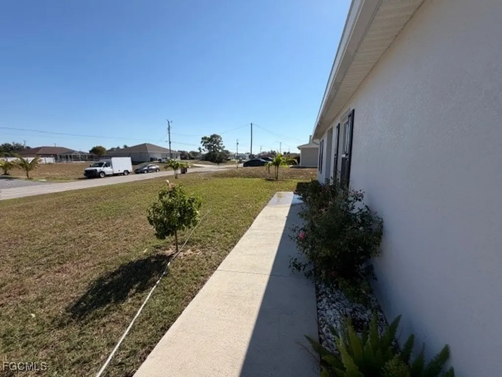 1724 NW 11th Place Cape Coral FL 33993