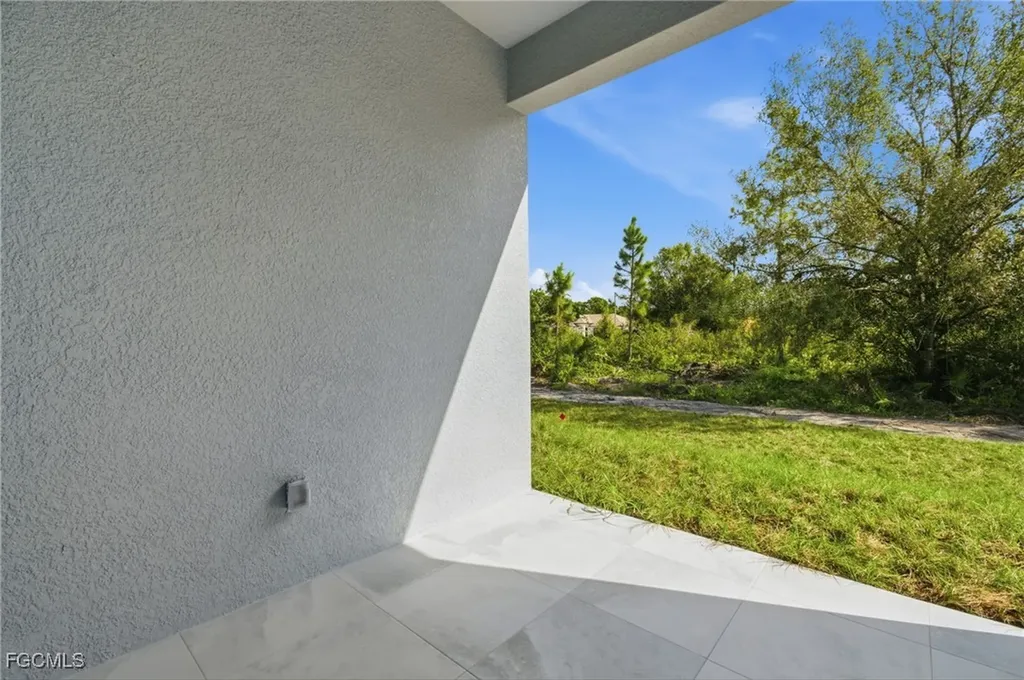 325 Lloyd Avenue S Lehigh Acres FL 33974