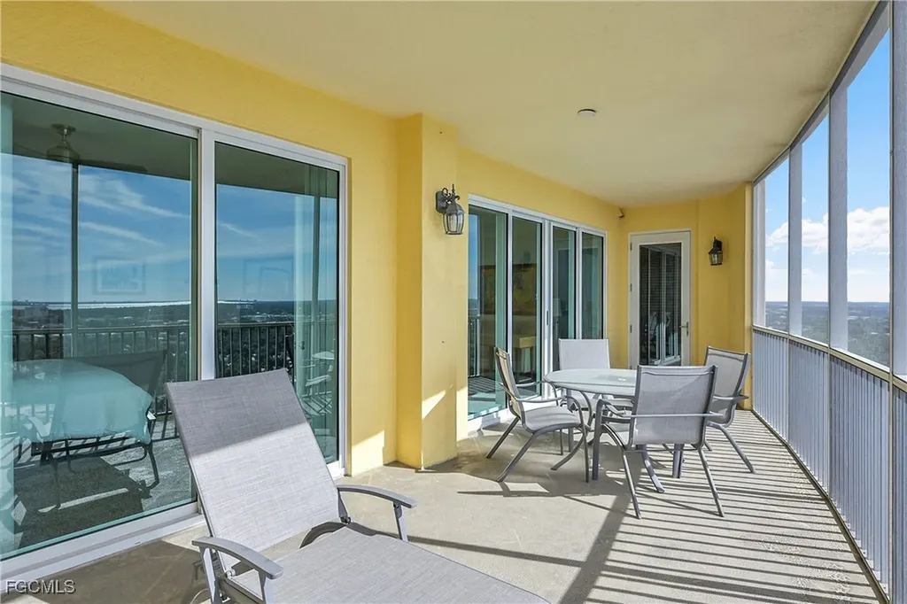2743 1st Street Fort Myers FL 33916
