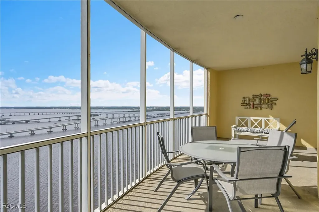 2743 1st Street Fort Myers FL 33916