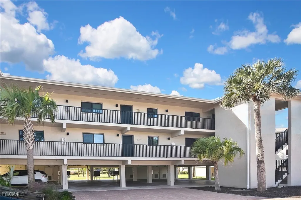 1919 Olde Middle Gulf Drive Sanibel FL 33957