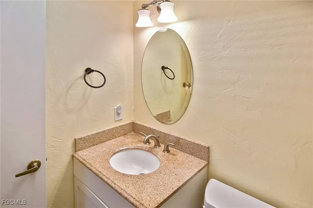 1919 Olde Middle Gulf Drive Sanibel FL 33957