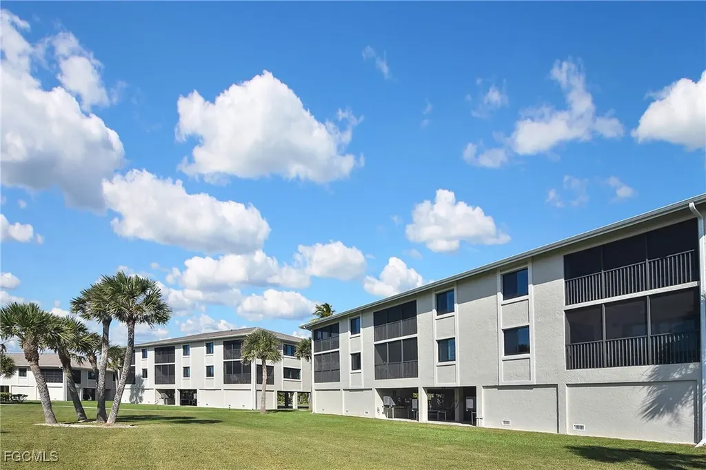 1919 Olde Middle Gulf Drive Sanibel FL 33957