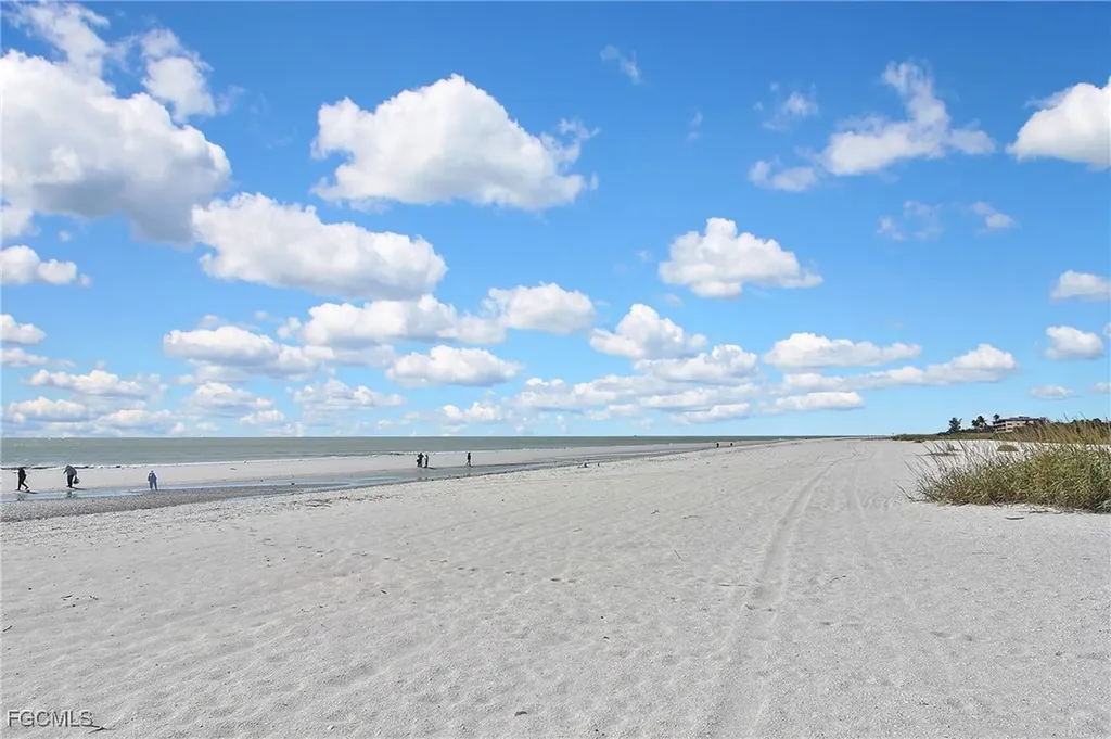 1919 Olde Middle Gulf Drive Sanibel FL 33957