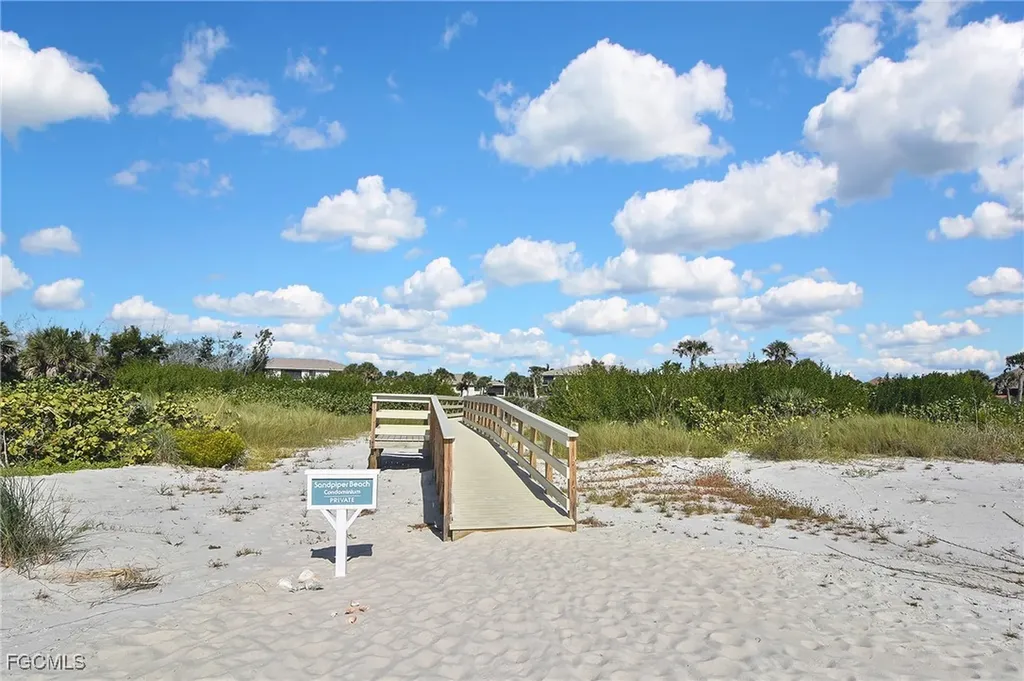 1919 Olde Middle Gulf Drive Sanibel FL 33957