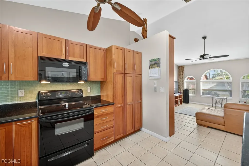 609 SE 17th Street Cape Coral FL 33990