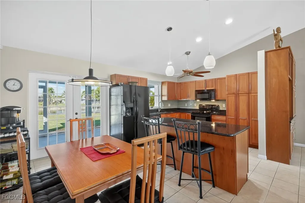 609 SE 17th Street Cape Coral FL 33990