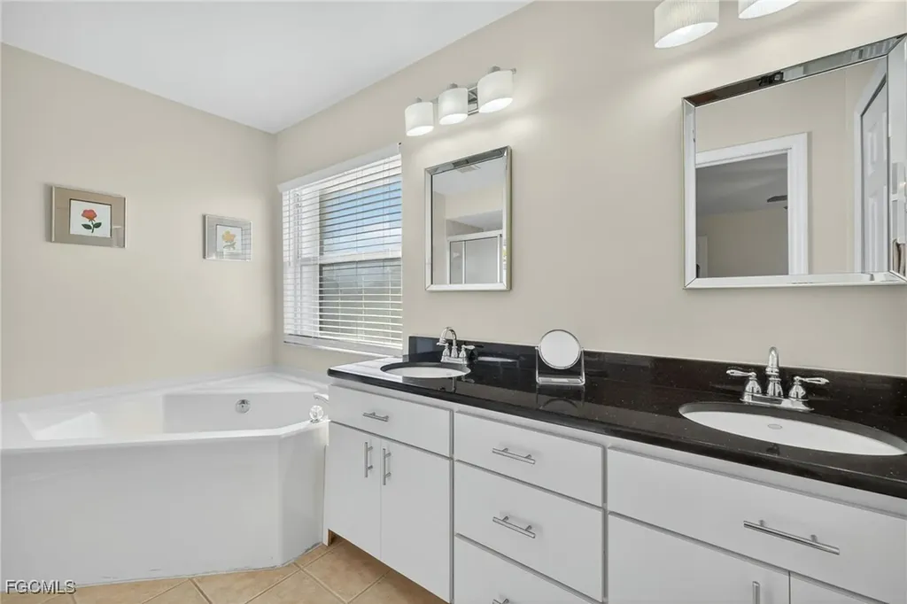 609 SE 17th Street Cape Coral FL 33990