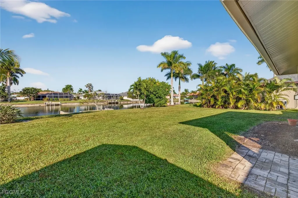609 SE 17th Street Cape Coral FL 33990