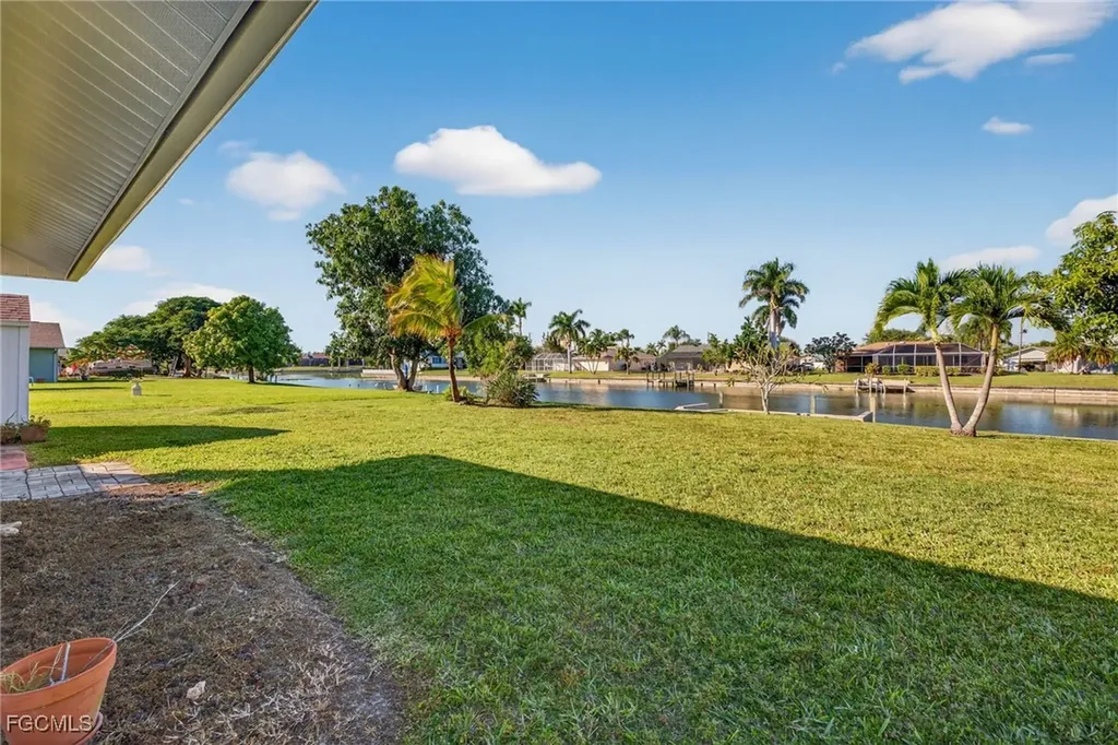 609 SE 17th Street Cape Coral FL 33990