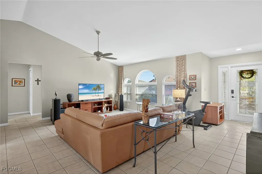 609 SE 17th Street Cape Coral FL 33990