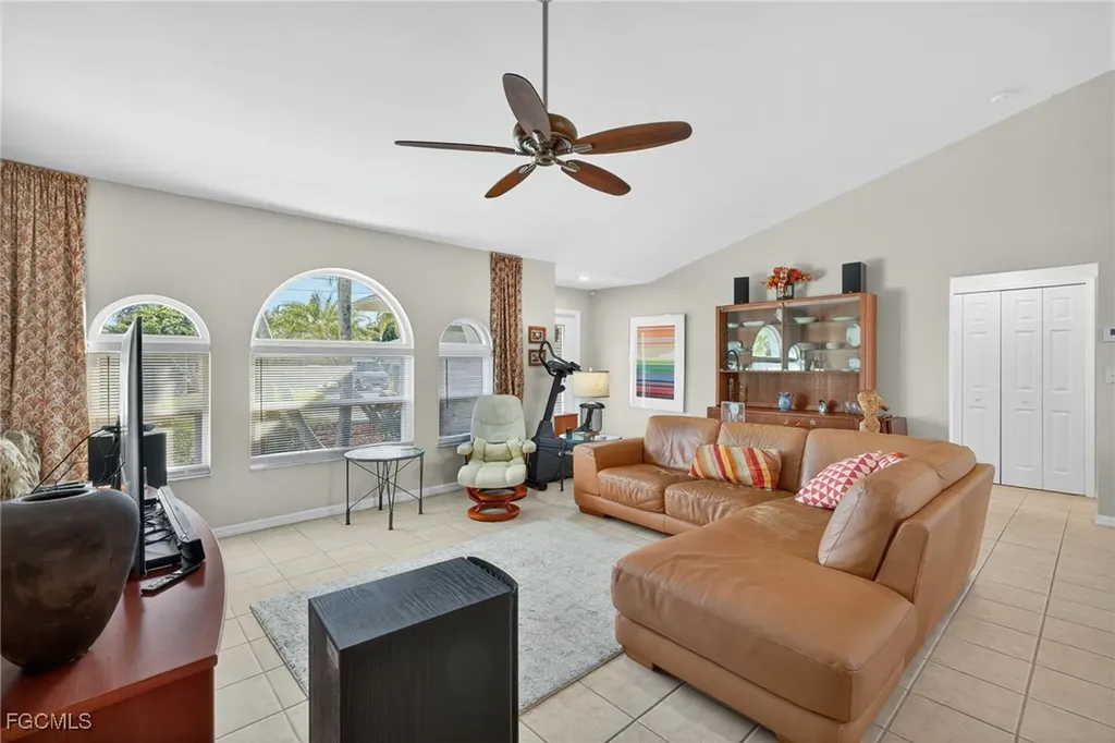 609 SE 17th Street Cape Coral FL 33990