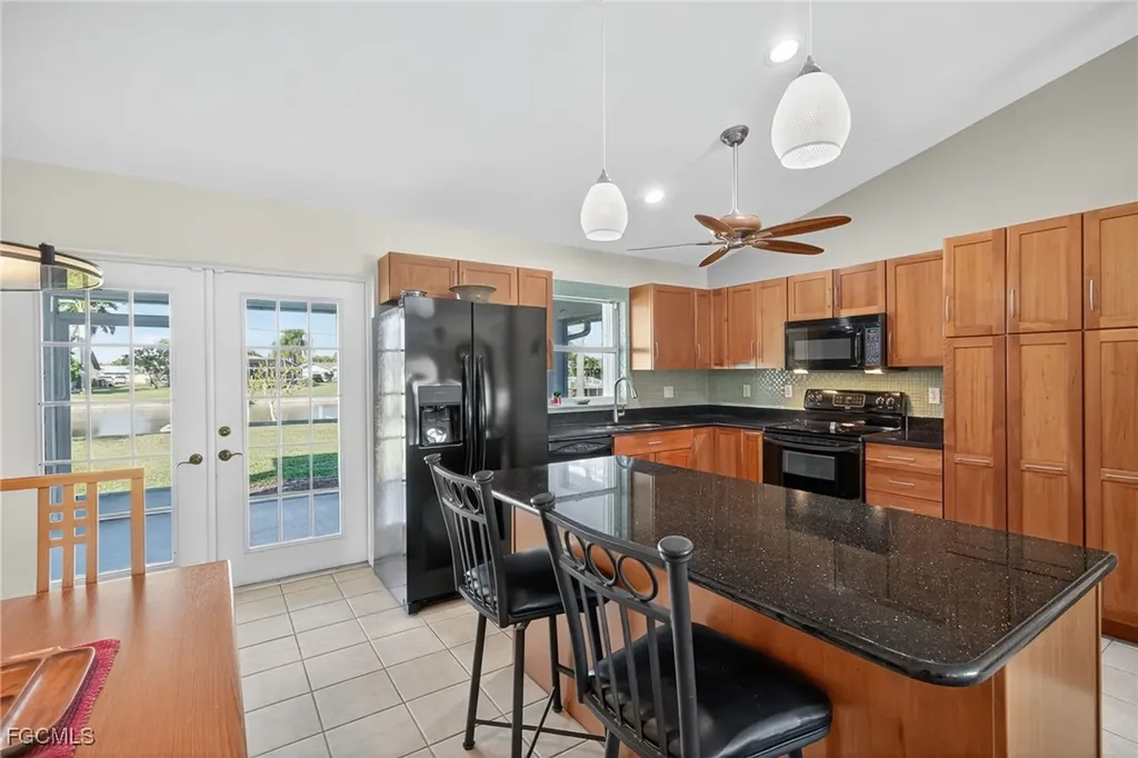 609 SE 17th Street Cape Coral FL 33990