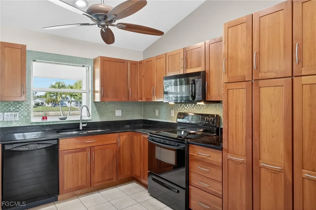 609 SE 17th Street Cape Coral FL 33990