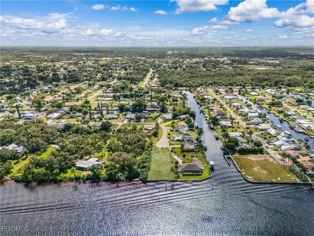 2190 River Road Fort Myers FL 33905