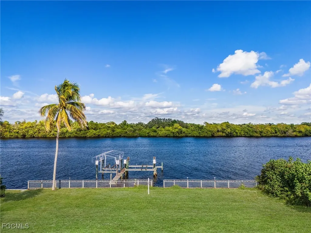 2190 River Road Fort Myers FL 33905