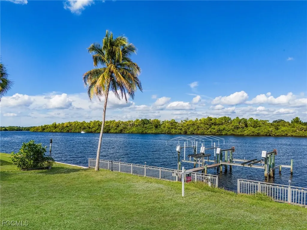 2190 River Road Fort Myers FL 33905