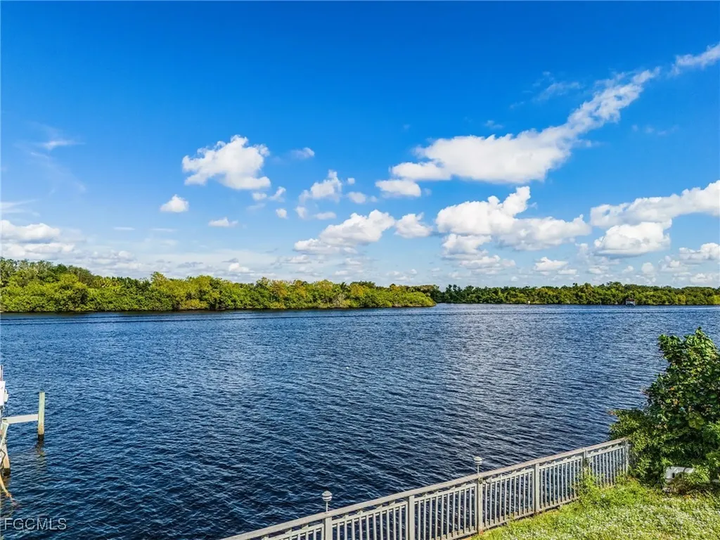 2190 River Road Fort Myers FL 33905