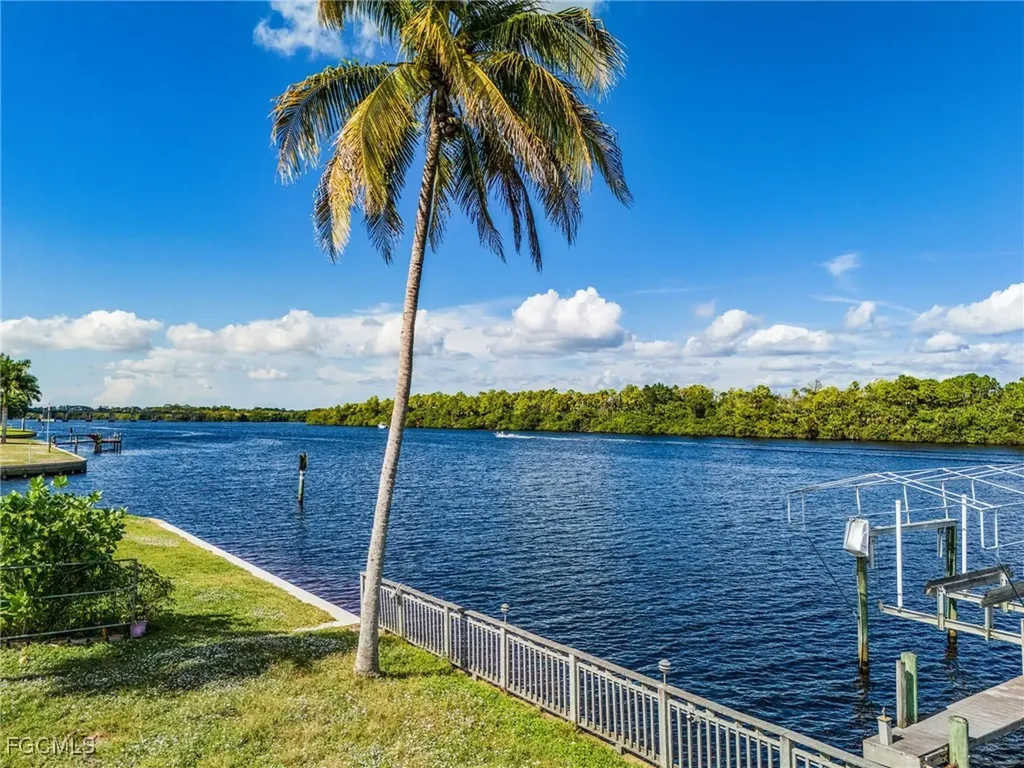 2190 River Road Fort Myers FL 33905