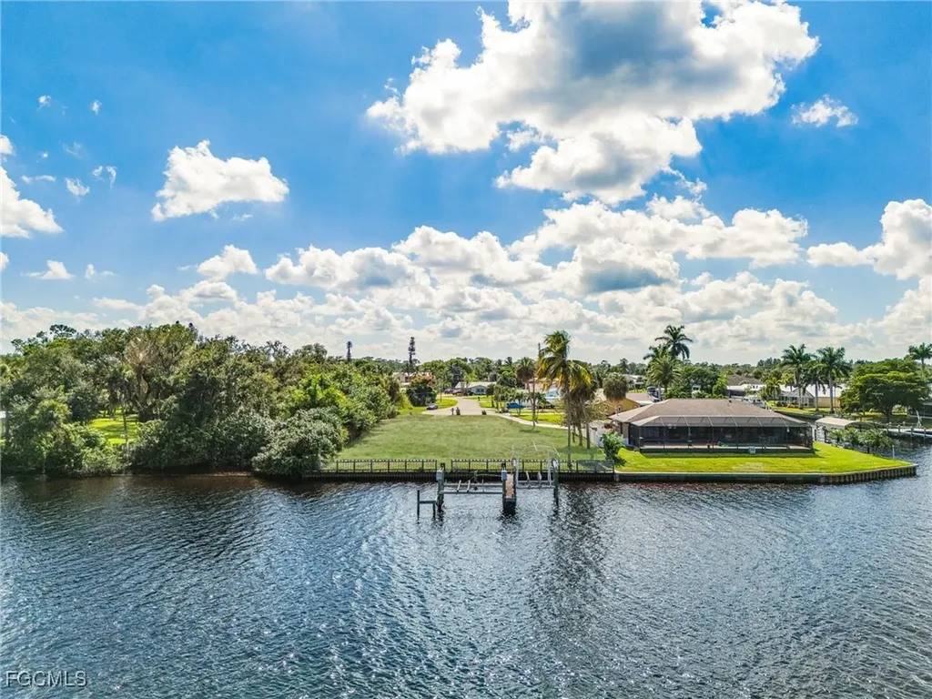 2190 River Road Fort Myers FL 33905