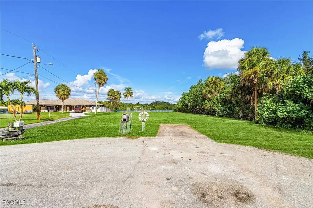 2190 River Road Fort Myers FL 33905