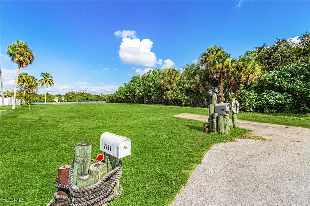 2190 River Road Fort Myers FL 33905