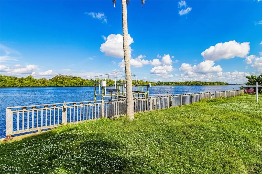 2190 River Road Fort Myers FL 33905