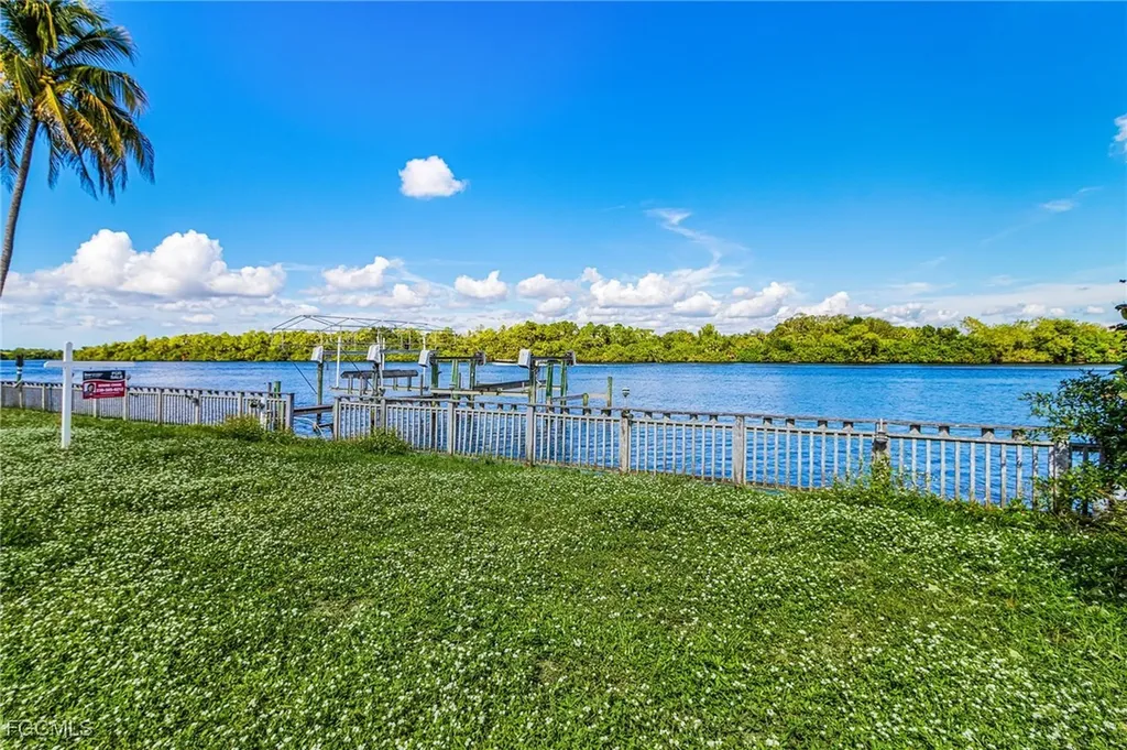 2190 River Road Fort Myers FL 33905