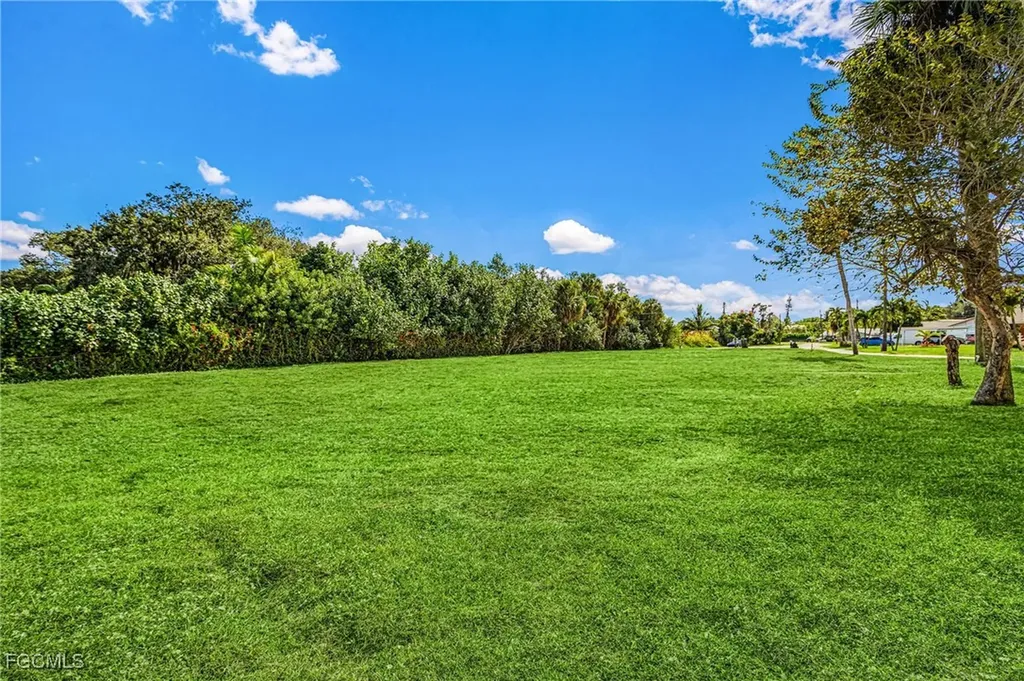 2190 River Road Fort Myers FL 33905