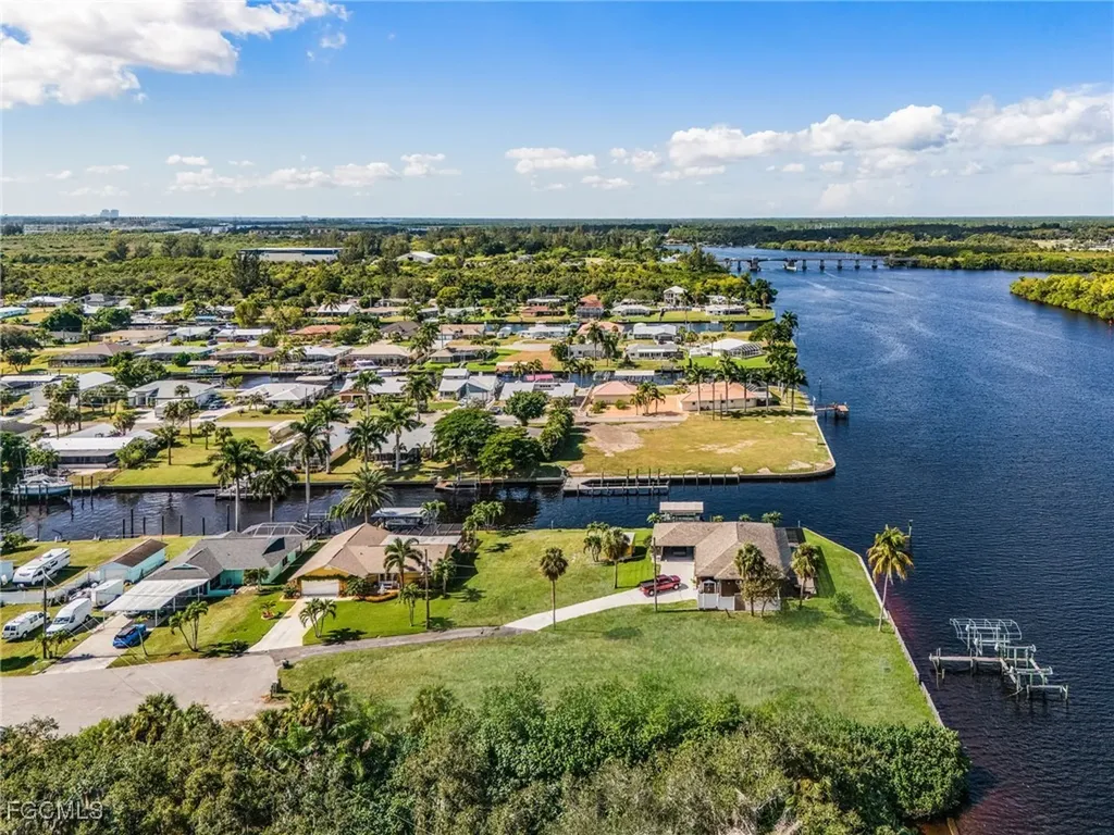 2190 River Road Fort Myers FL 33905