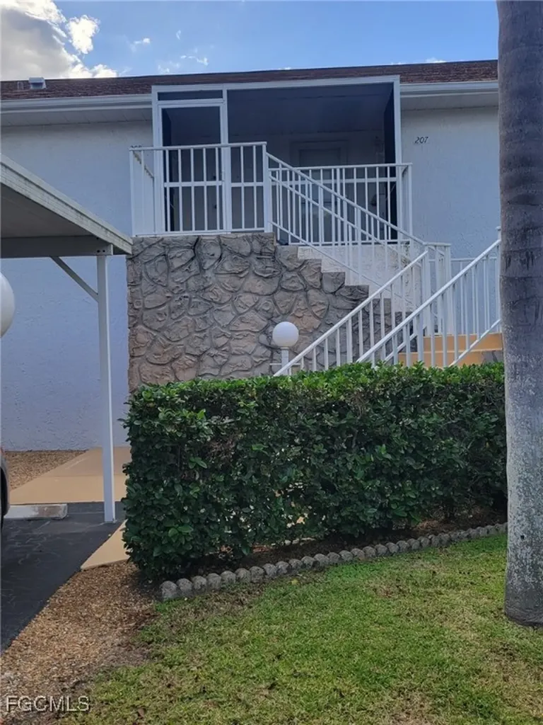 59 Camelot Gardens Boulevard Lehigh Acres FL 33936