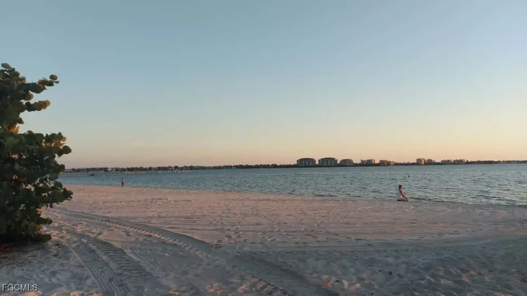 912 Dolphin Drive Cape Coral FL 33904