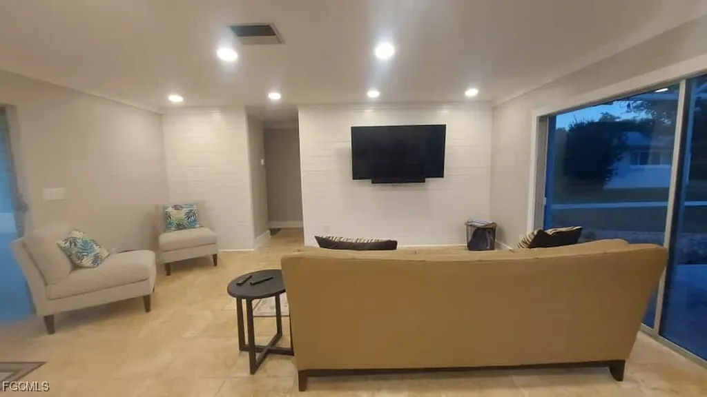 912 Dolphin Drive Cape Coral FL 33904