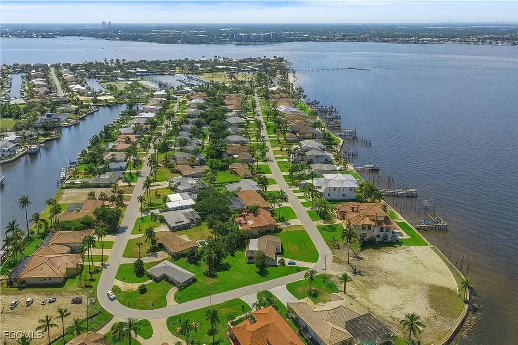 912 Dolphin Drive Cape Coral FL 33904