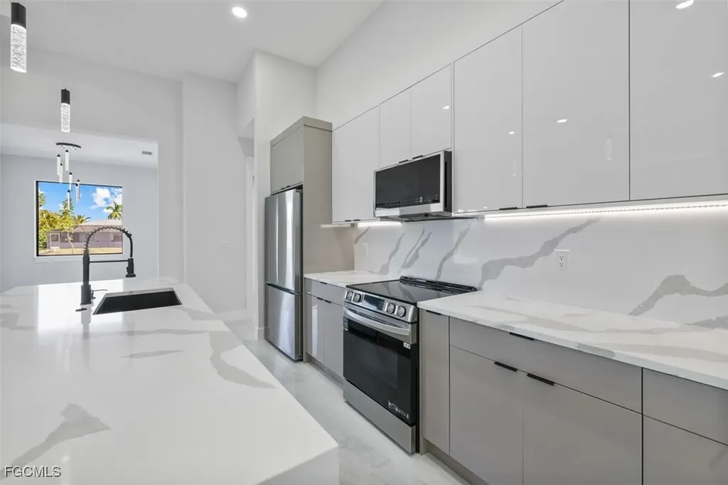 129 NE 12th Court Cape Coral FL 33909