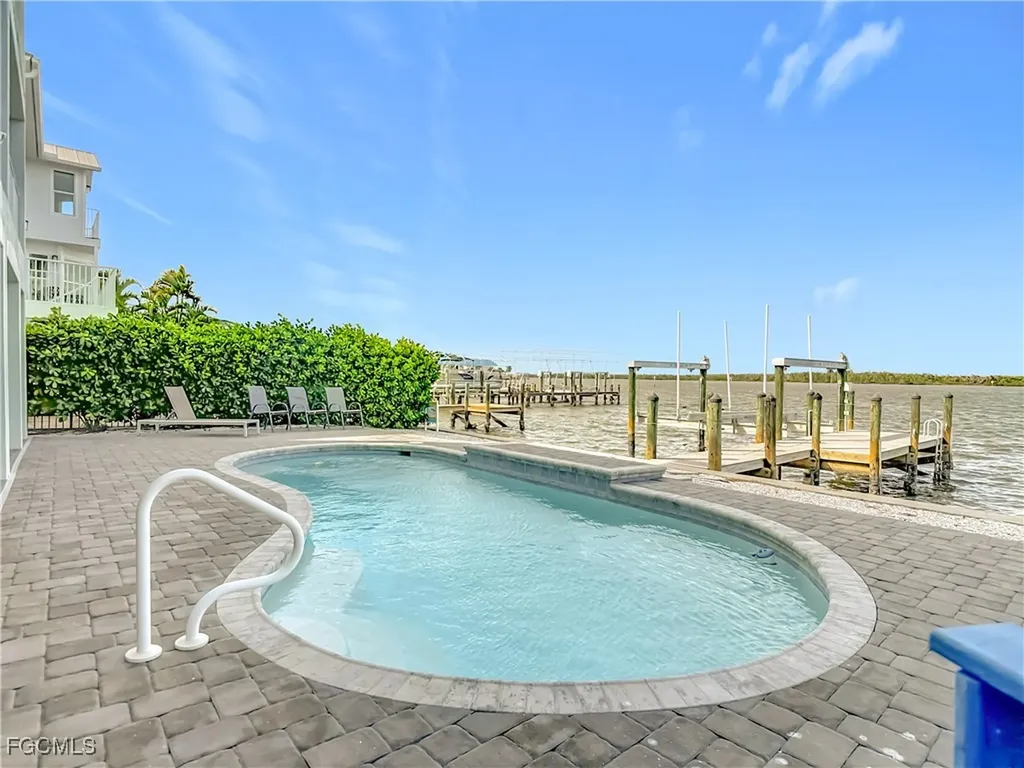 383 Seminole Way Fort Myers Beach FL 33931