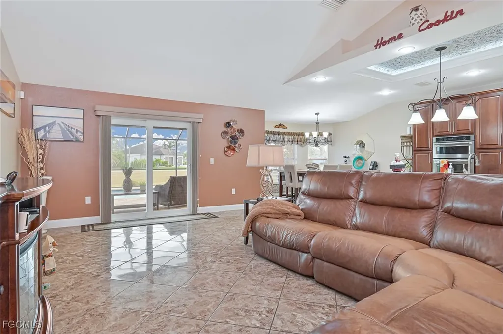 1605 NW 43rd Avenue Cape Coral FL 33993
