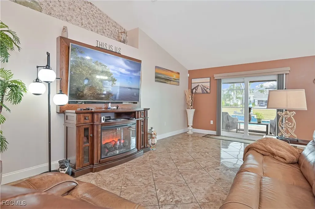 1605 NW 43rd Avenue Cape Coral FL 33993