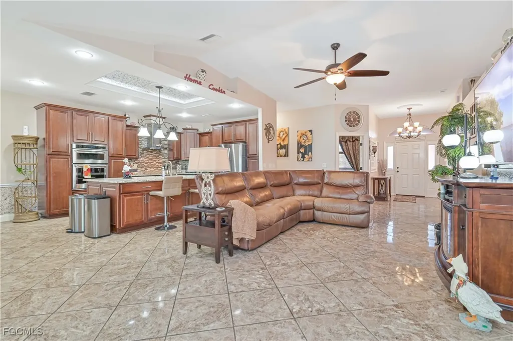 1605 NW 43rd Avenue Cape Coral FL 33993