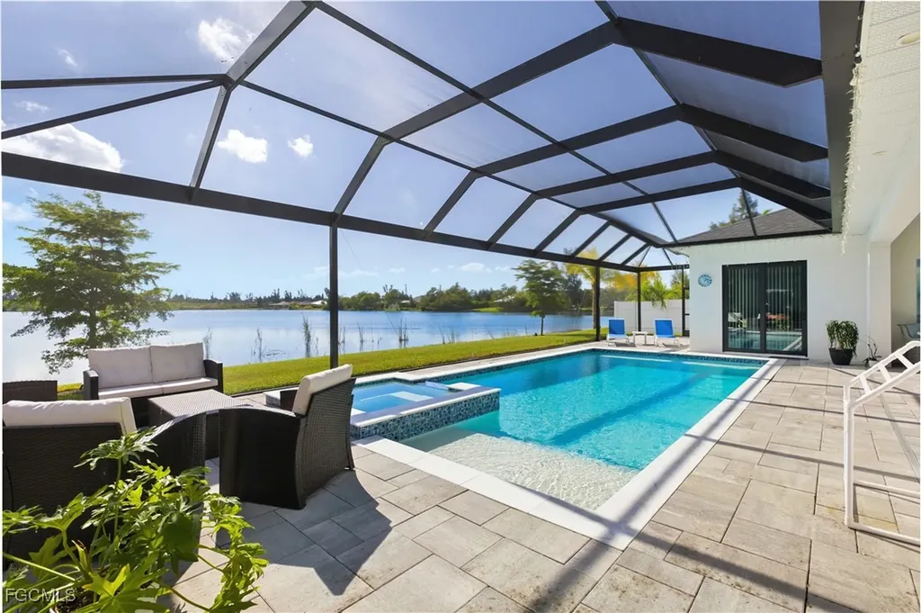 1708 SW 4th Street Cape Coral FL 33991
