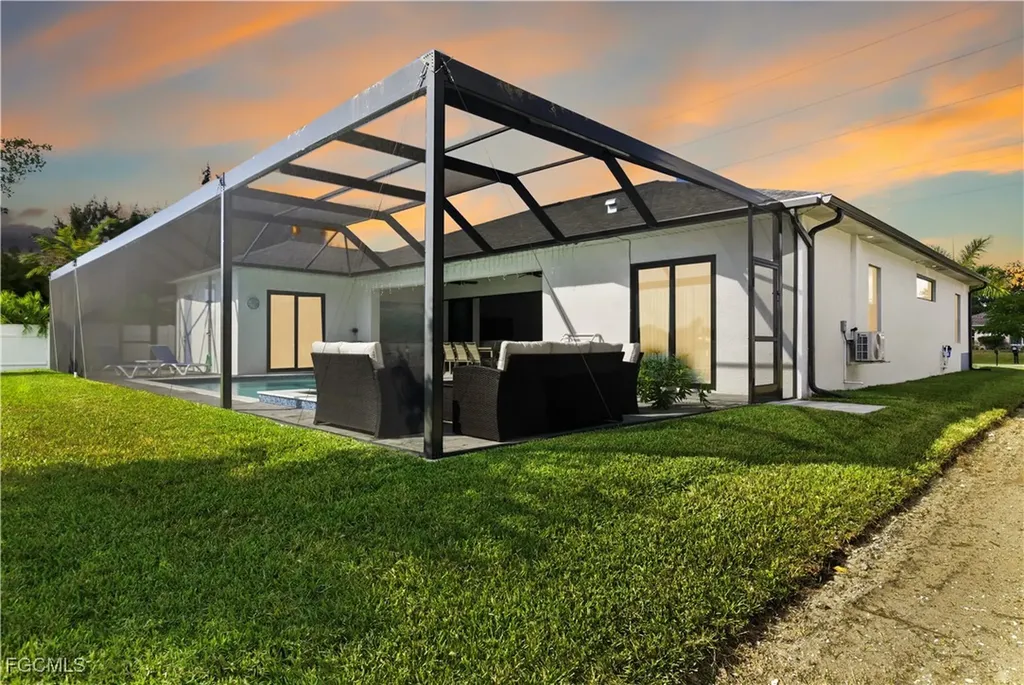 1708 SW 4th Street Cape Coral FL 33991