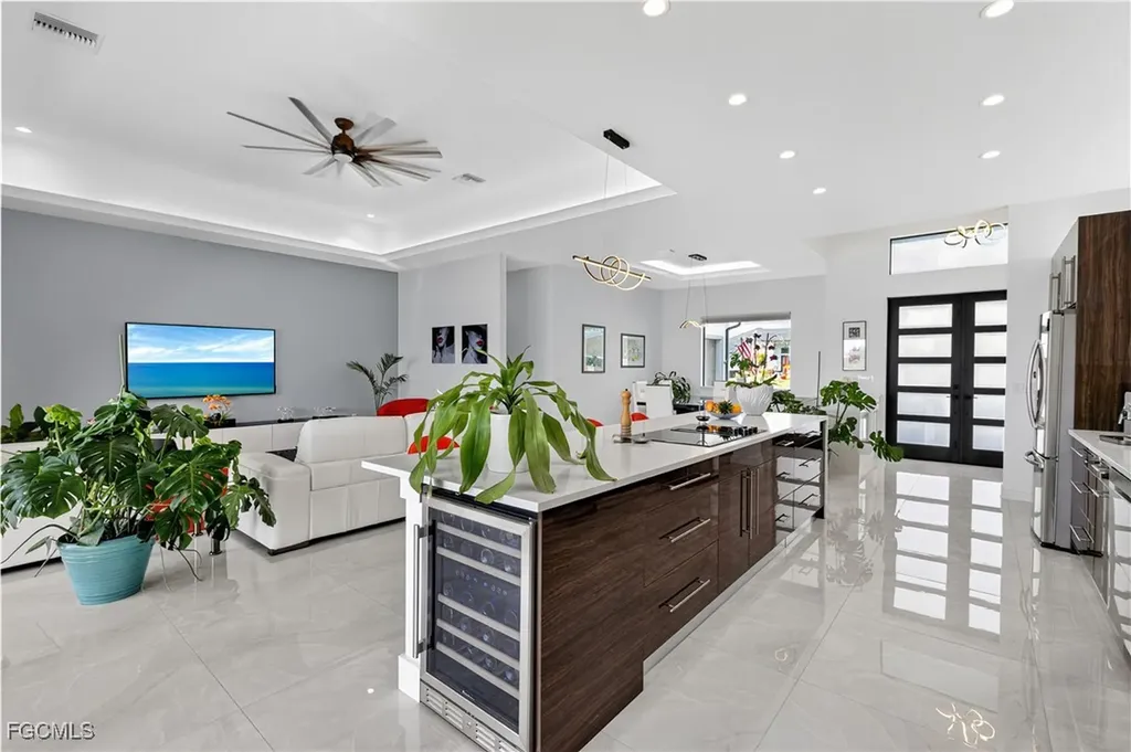 1708 SW 4th Street Cape Coral FL 33991