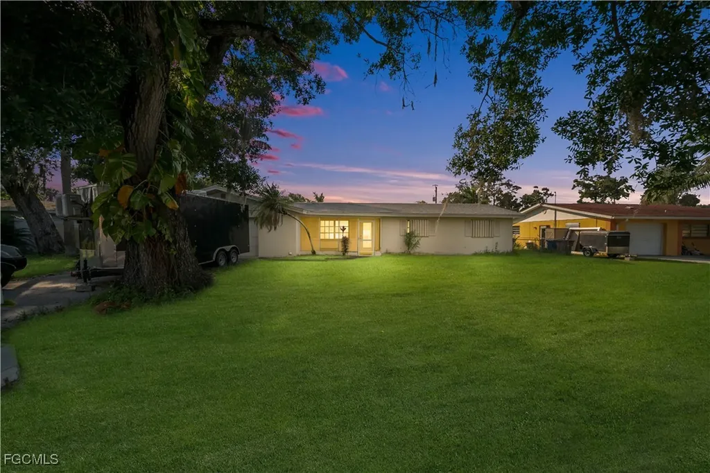 614 Carolina Avenue Fort Myers FL 33905