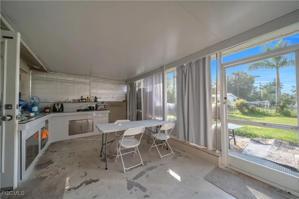 614 Carolina Avenue Fort Myers FL 33905